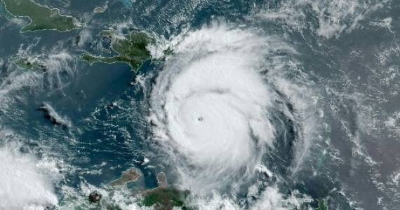 Beryl, elevado a categoría 5, causa destrozos y deja cinco muertos en el Caribe