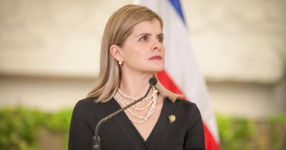 FERNÁNDEZ CUESTIONÓ REELECCIÓN DE CARLO DÍAZ Y DIJO TAMPOCO SERÍA HIPÓCRITA EN DESEARLE LO MEJOR