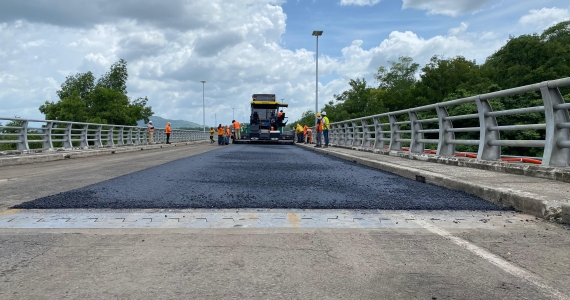 Colocación de asfalto en el Puente de la Amistad finalizaría este fin de semana 