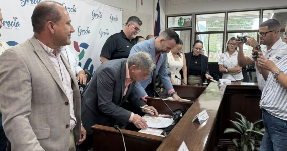 Convenio ampliará acceso a préstamos educativos de CONAPE en Occidente