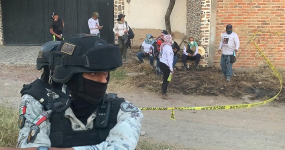 Hallazgo de restos humanos en fosas y crematorio clandestino en México