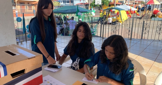 Elecciones Infantiles: Guías y Scouts participan activamente en el ejercicio democrático
