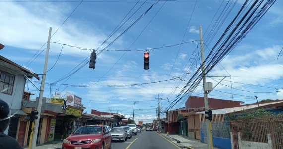 159 conductores deberán pagar más de 200 mil colones por brincarse semáforo en rojo