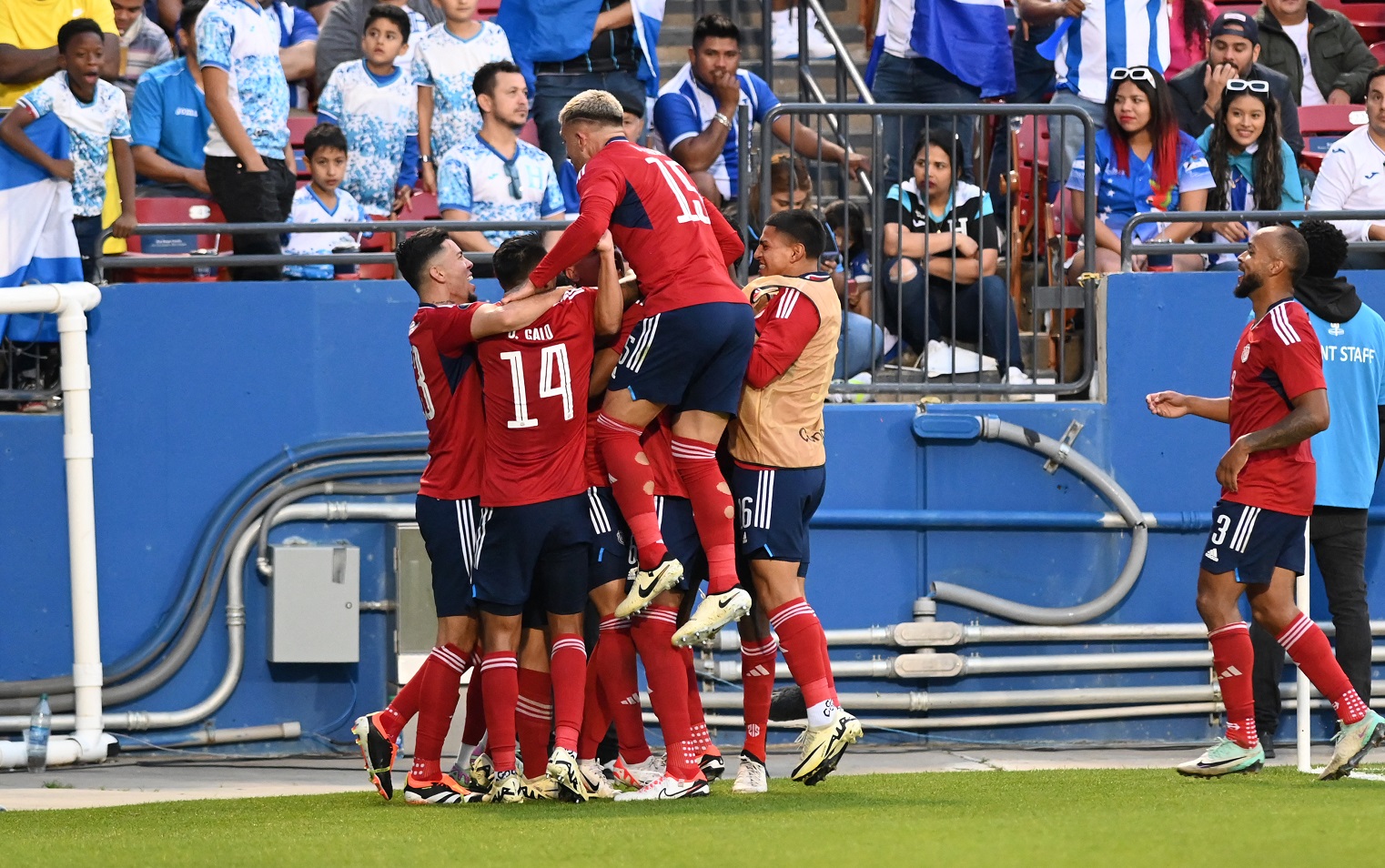Costa Rica atrapa último boleto a Copa América al batir 3-1 a Honduras