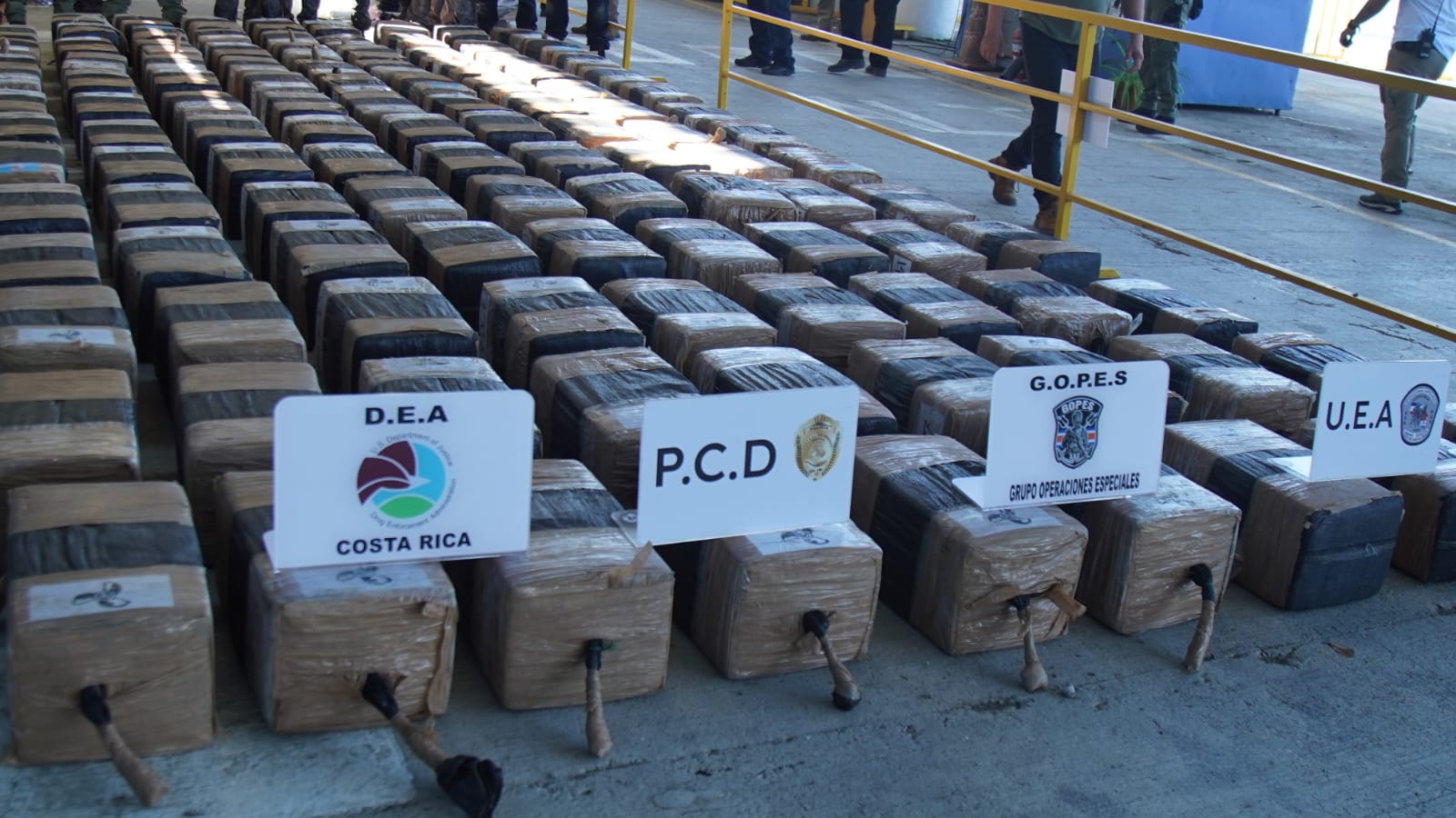 Récord en El Pacífico operación frena semisumergible con tres toneladas de cocaína