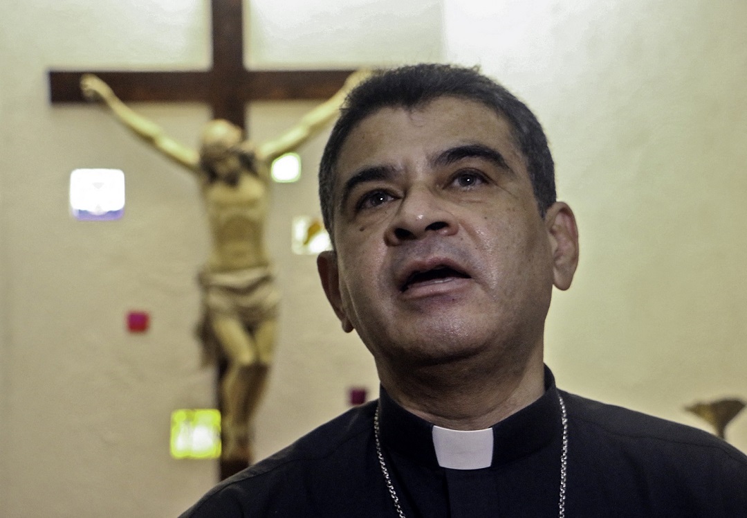 Nicaragua excarcela y envía al Vaticano a clérigos, entre ellos a obispo Álvarez