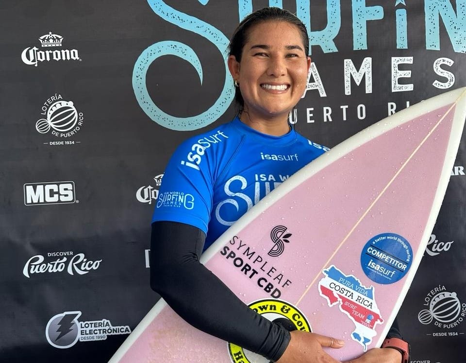 Leilani McGonagle y Brisa Hennessy para repechaje en el mundial de surf en Puerto Rico