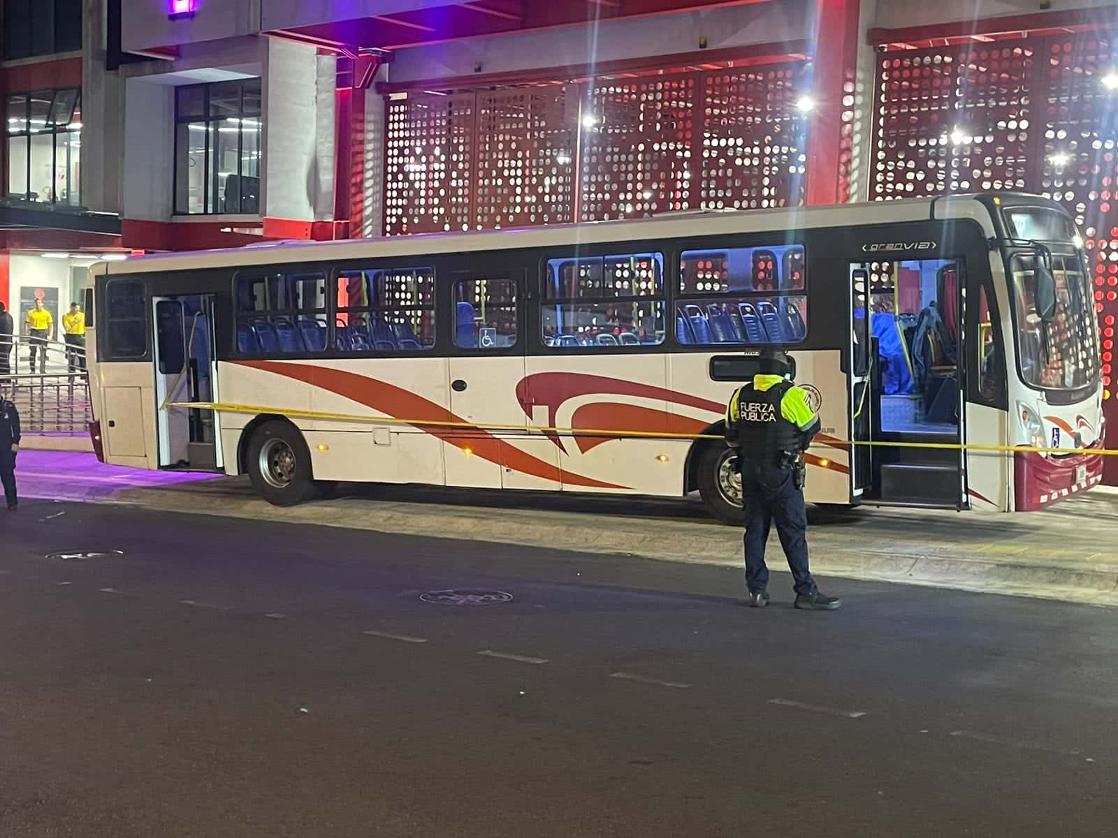 Balacera dentro de autobús en San José deja 2 fallecidos