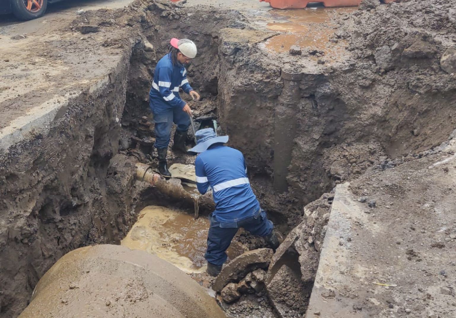 Interrupción de agua en Coronado: AyA repara fuga de gran magnitud provocada por contratista