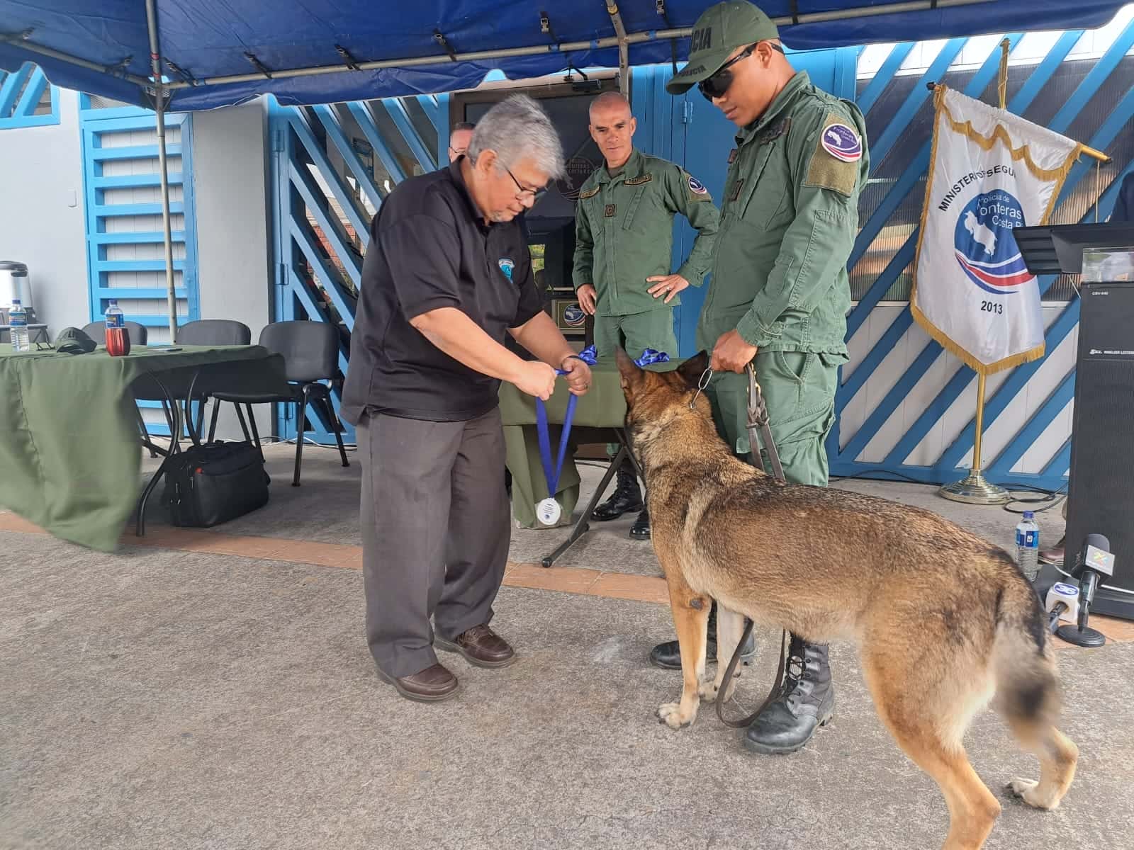 Policía de Fronteras jubiló cuatro canes que cumplieron sus años de servicio