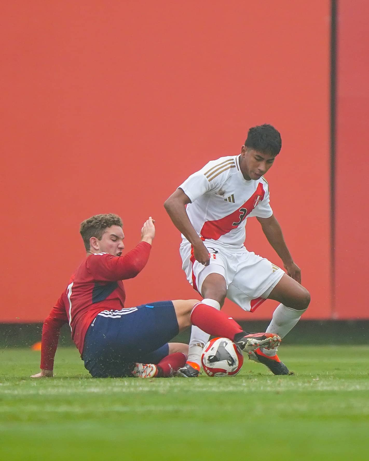 Juvenil cerró gira por Perú con nueva derrota