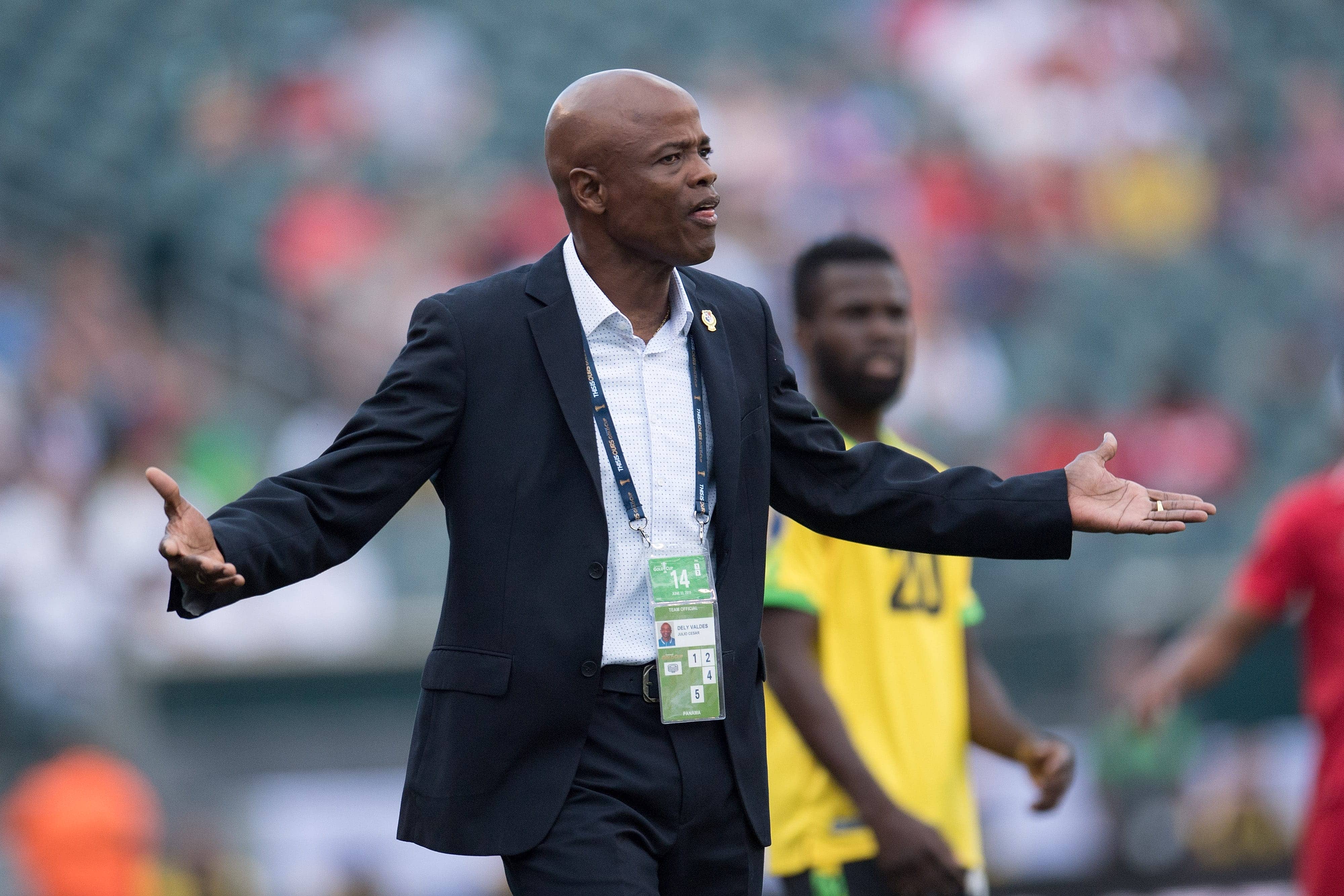 Leyenda panameña al banquillo del Santos