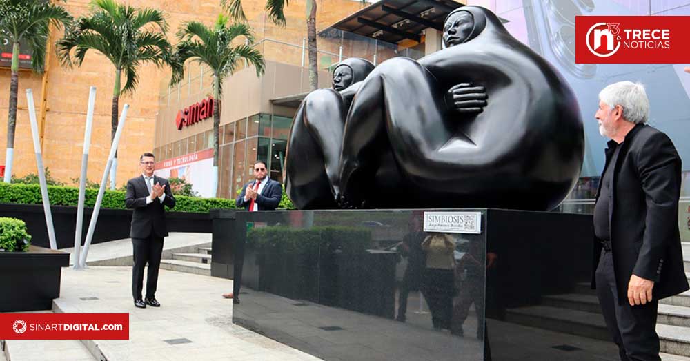 Esculturas de Jorge Jiménez Deredia en City Mall Alajuela