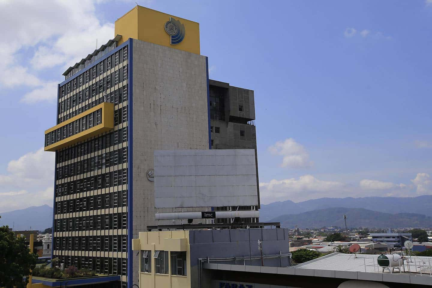 CCSS compra mesas de última tecnología para cirugías en hospitales