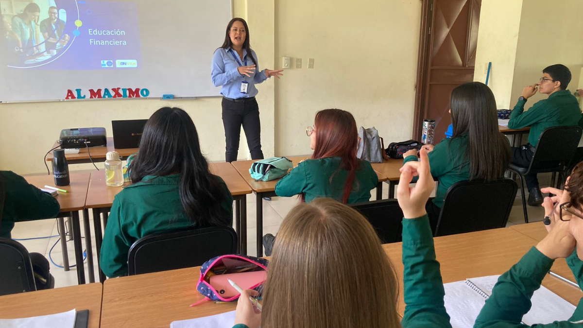 Más de 1000 estudiantes costarricenses recibirán capacitación en educación financiera