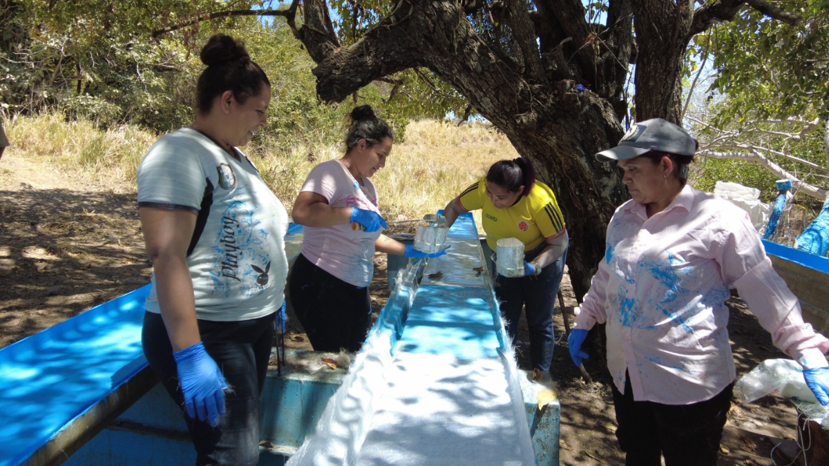 Mujeres de Puntarenas lanzan granja marina y restaurante flotante