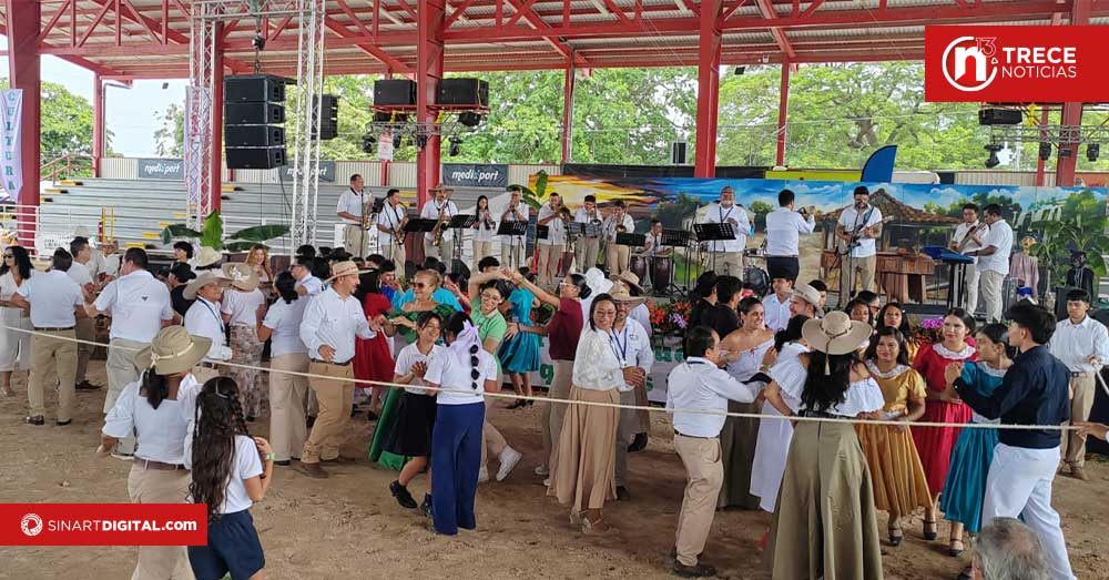 Más de 1.500 estudiantes celebraron el Festival de la Guanacastequidad en Liberia