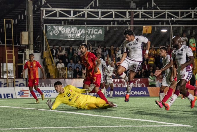 Jafet Soto ¨Lo que digan los jugadores de Saprissa a mí que me importa¨, tras señalamientos por apagón