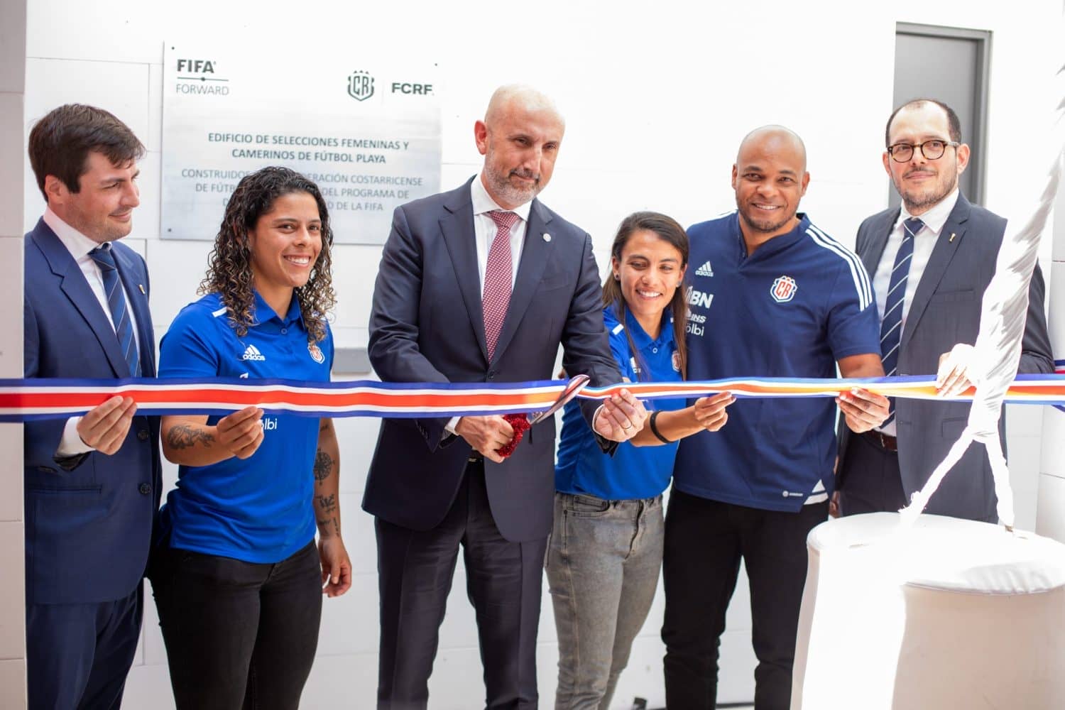 FEDEFUTBOL estrenó nuevo instalaciones para Sele Femenina y de Playa