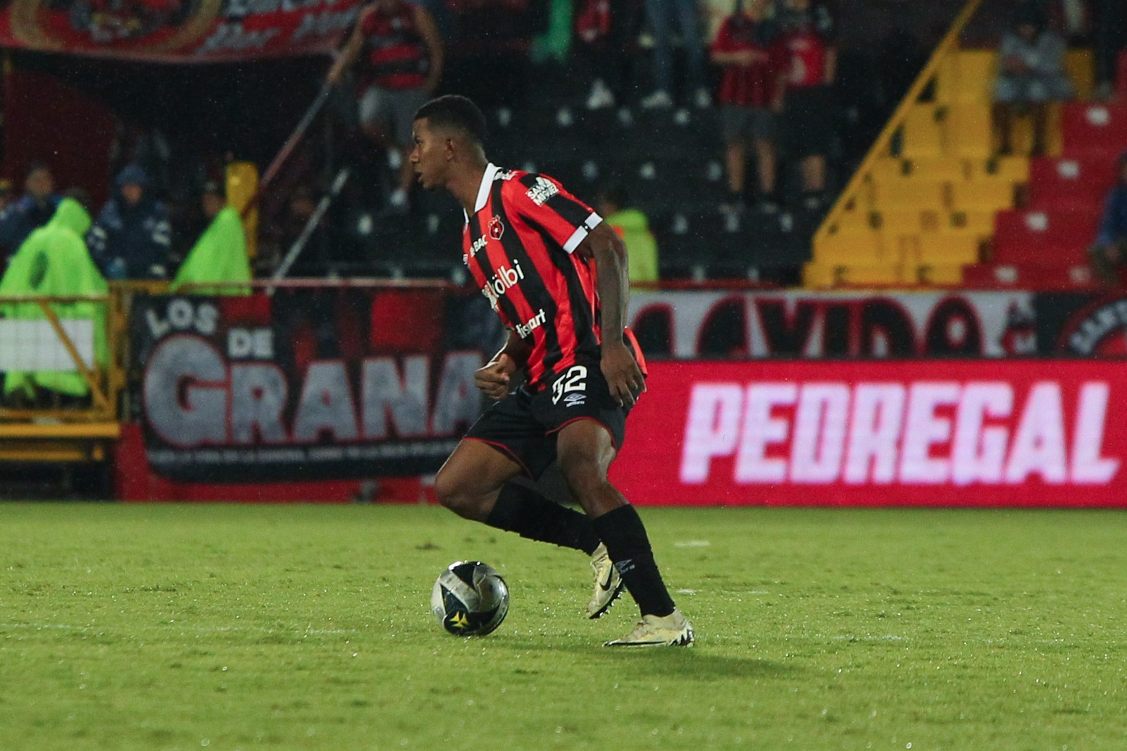 Jeyland Mitchell se marcha oficialmente al Feyenoord