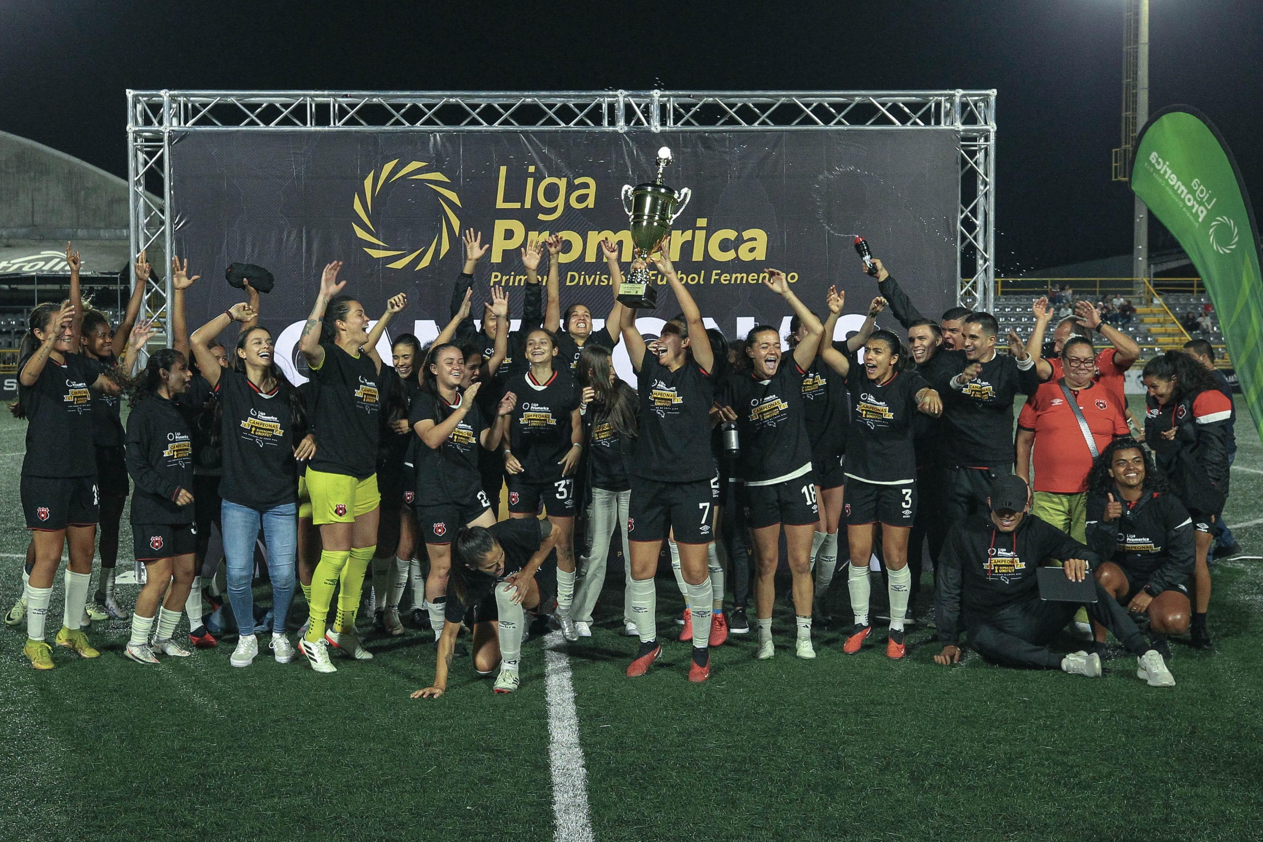 Alajuelense femenino iguala al Arsenal Ladies inglés con récord