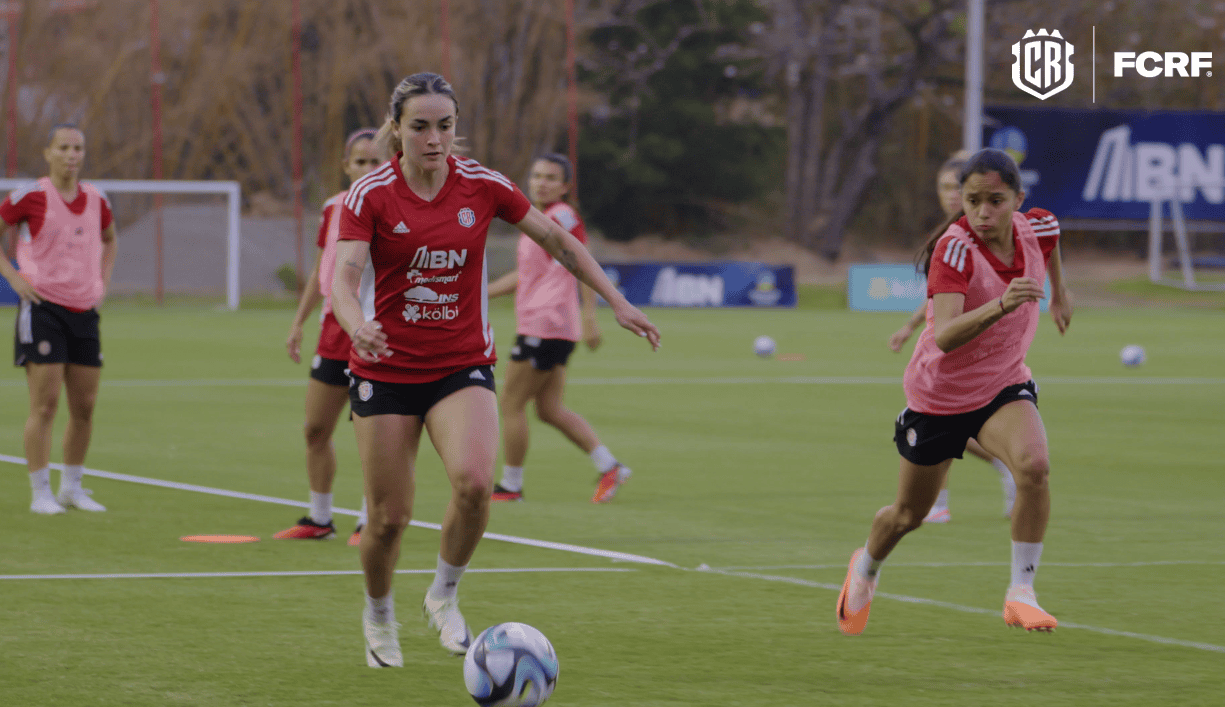 Selección Femenina partió hacia la Copa Oro donde debutará ante Paraguay