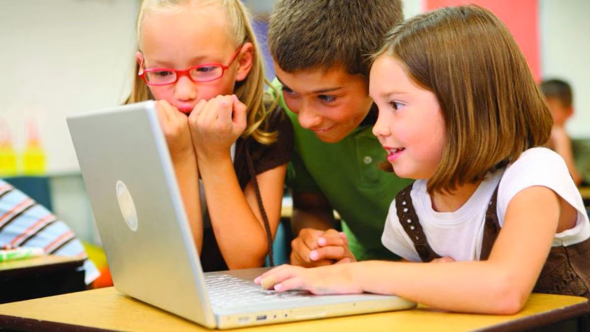 Segunda edición de ConectARTE busca educar a niños sobre seguridad en internet 