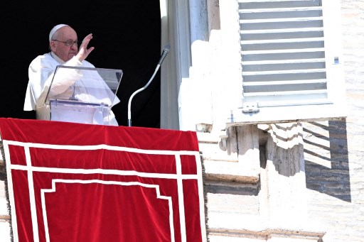 El papa Francisco, todavía con gripe, cancela sus audiencias del lunes