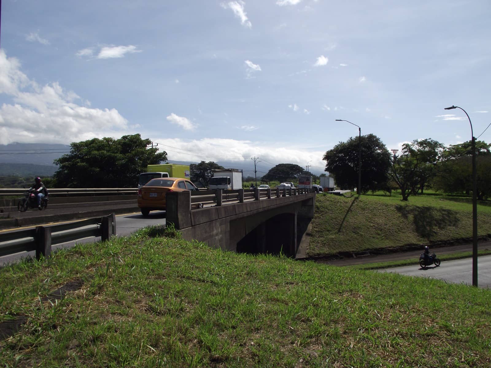 MOPT colocará puente armable frente al aeropuerto Juan Santamaría
