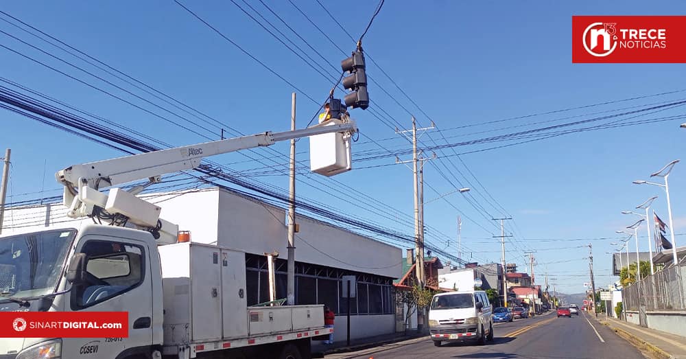 Piden a usuarios reportar averías en semáforos durante época lluviosa 