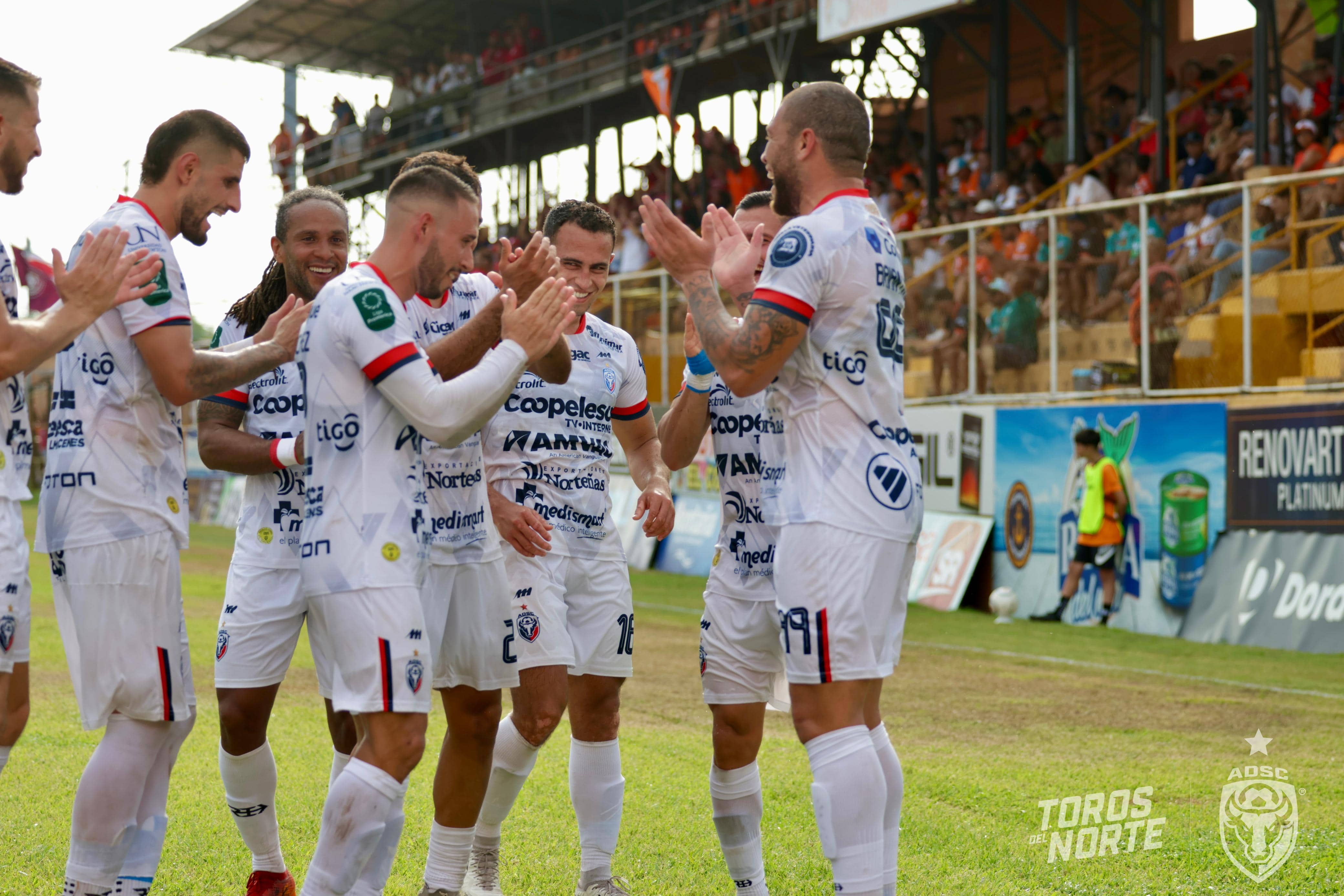 San Carlos y Saprissa esta noche en duelo de campanillas
