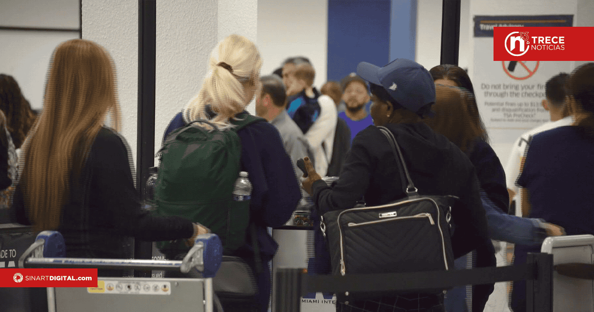 Trump amenaza a controladores aéreos por ausencias durante cierre de gobierno