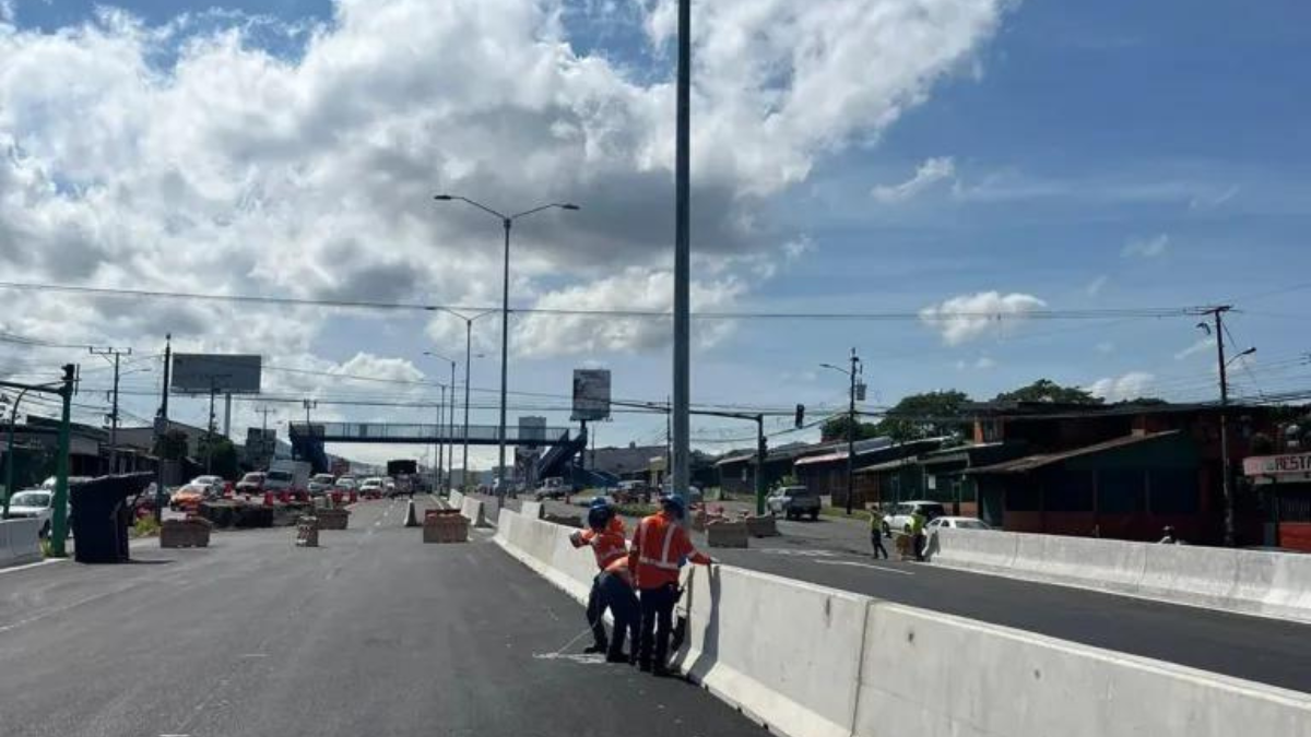 Desnivel de Hatillo 4 ya está iluminado 