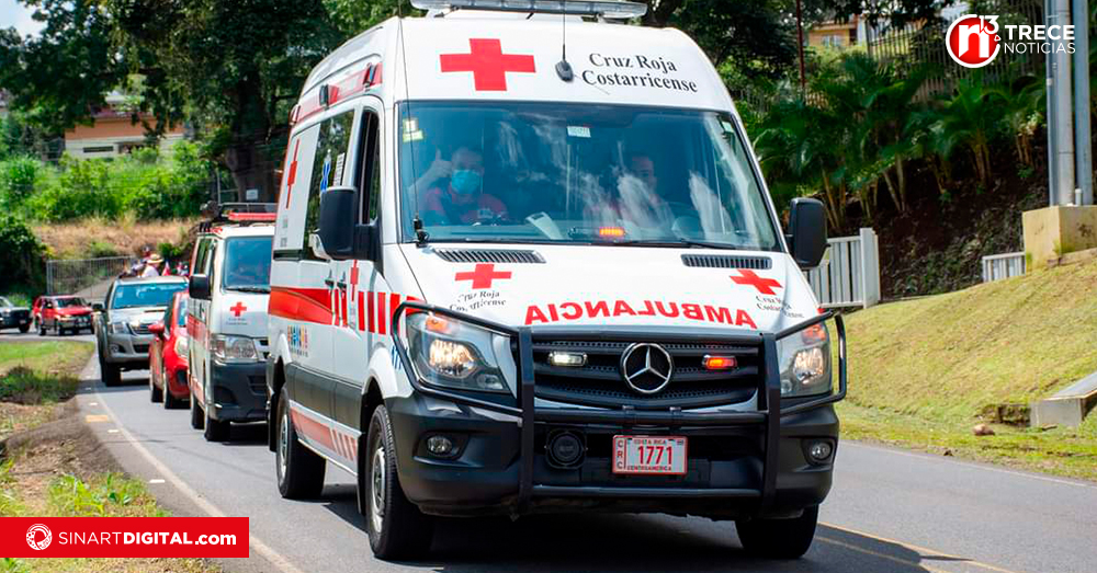 Cruz Roja atiende a 22 personas tras choque entre dos buses en Guanacaste