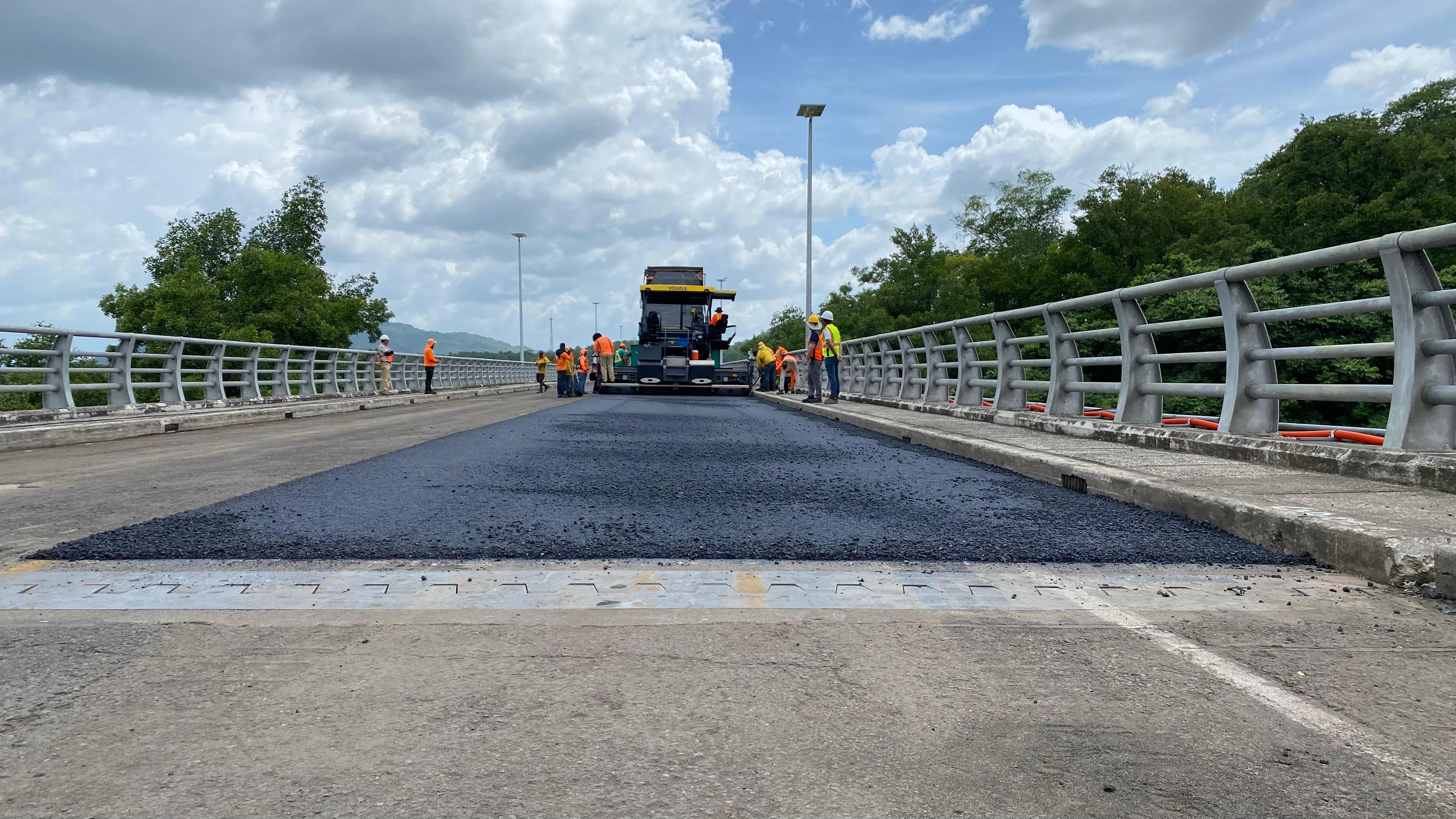 Colocación de asfalto en el Puente de la Amistad finalizaría este fin de semana 