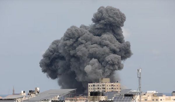 Ataques aéreos israelíes golpean Gaza y el ejército recupera zonas atacadas por Hamás