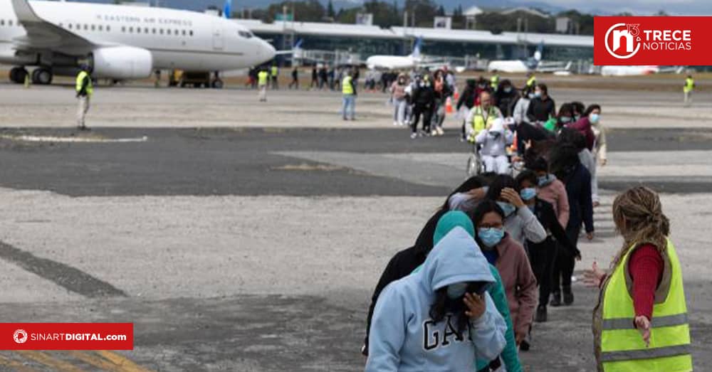 EEUU anuncia incentivo de 1.000 dólares para migrantes que se autodeporten
