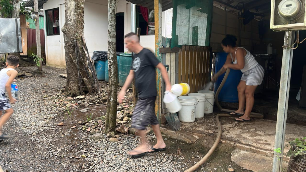 Restablecen el servicio de agua potable en Puntarenas y Esparza tras contaminación del Río Barranca