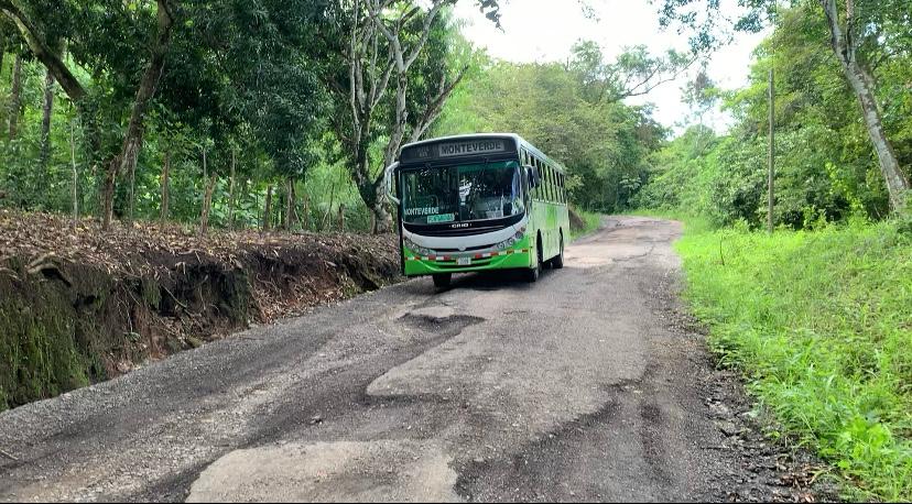 Vecinos denuncian el estado deplorable de la vía hacia Monteverde