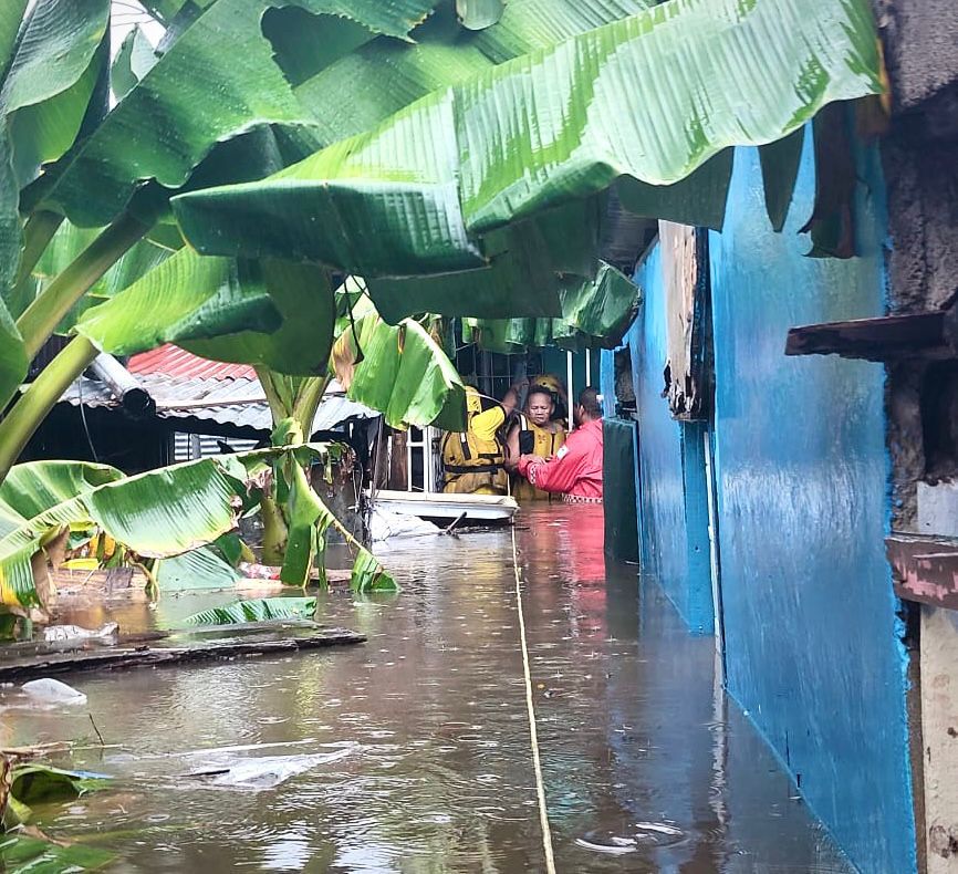 41 reportes por inundaciones en Cañas y Abangares tras fuertes lluvias, según la CNE