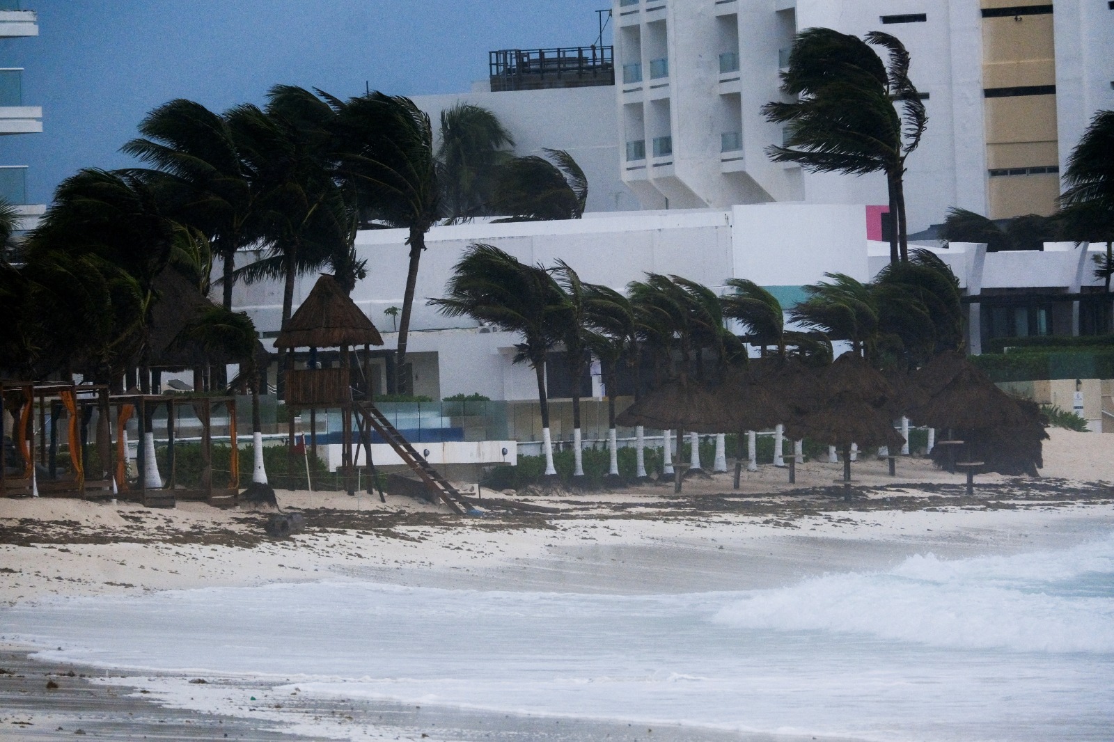 Ticos en México reportan poca afectación por huracán Beryl