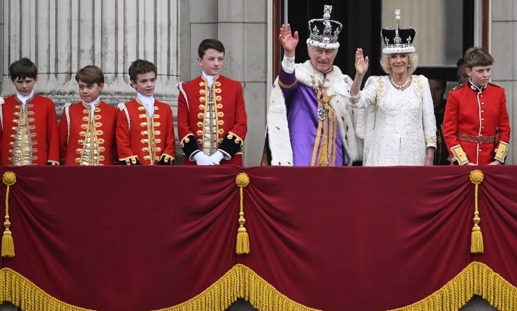 Carlos III es coronado en una histórica ceremonia en Londres