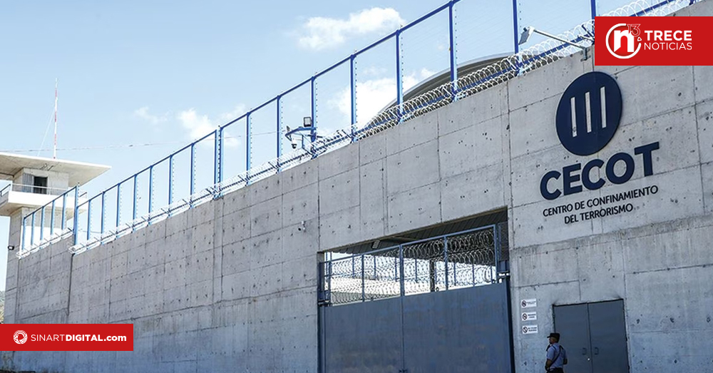 Familiares de venezolanos deportados piden a Bukele en El Salvador poder visitarlos en prisión 