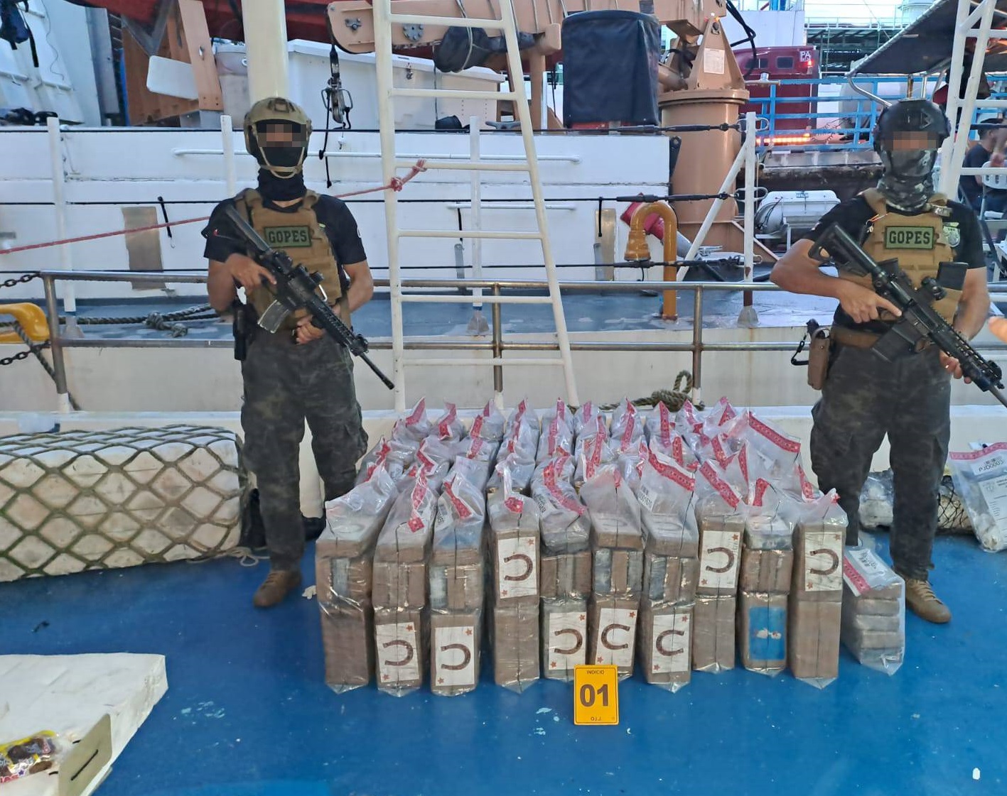 Autoridades nacionales capturan lancha con 605 paquetes de cocaína a bordo