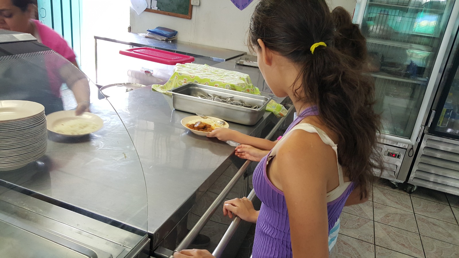 Más de 200 centros educativos abrirán comedores durante las vacaciones de medio año