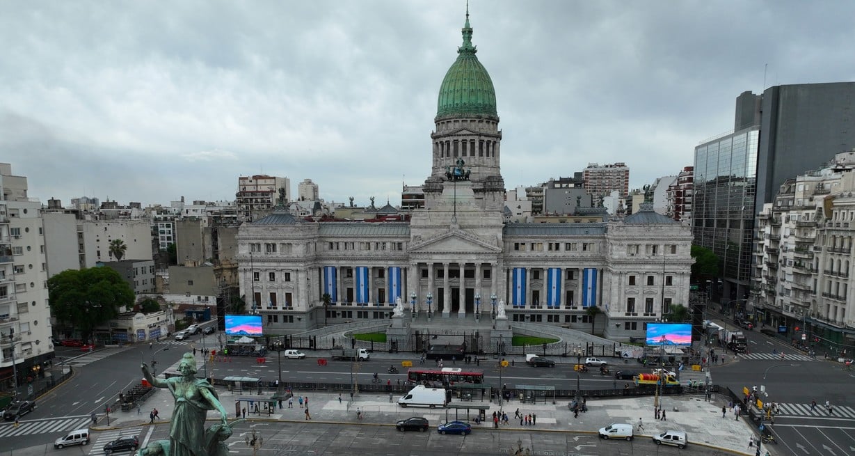 Congreso argentino trata leyes complementarias a vasta reforma de Milei