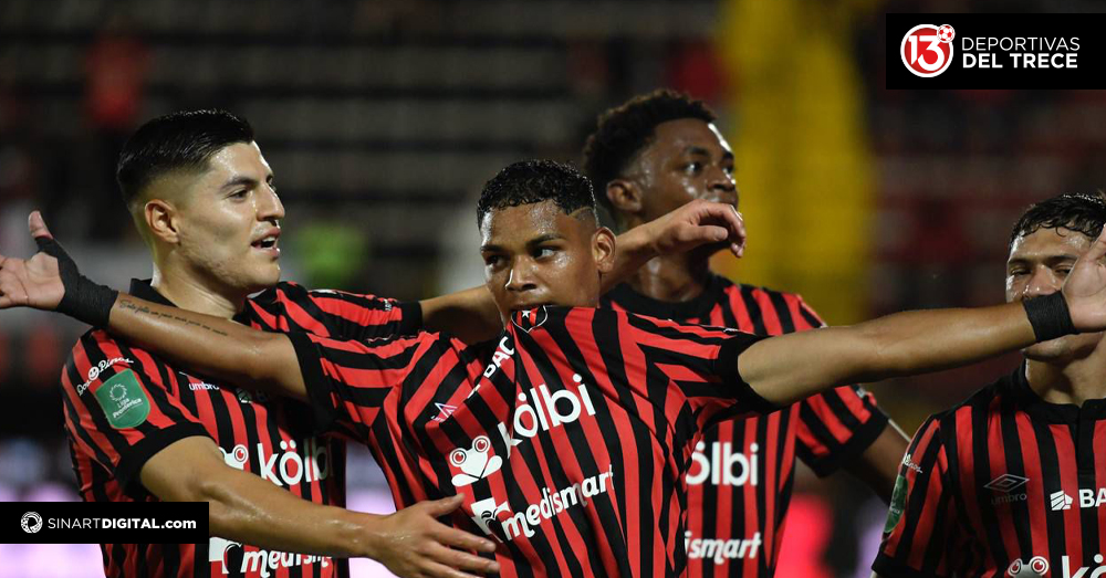 Alajuelense asalta la cima