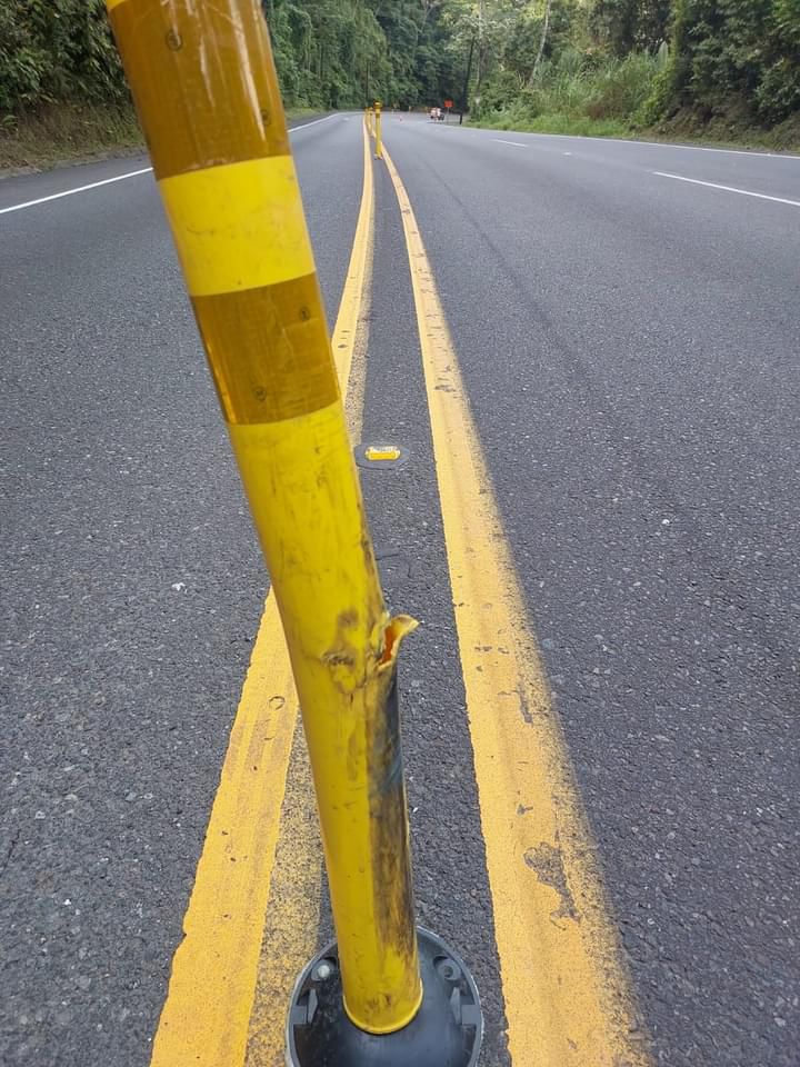Postes abatibles de Ruta 32 ya presentan daños a menos de 10 días de su colocación 