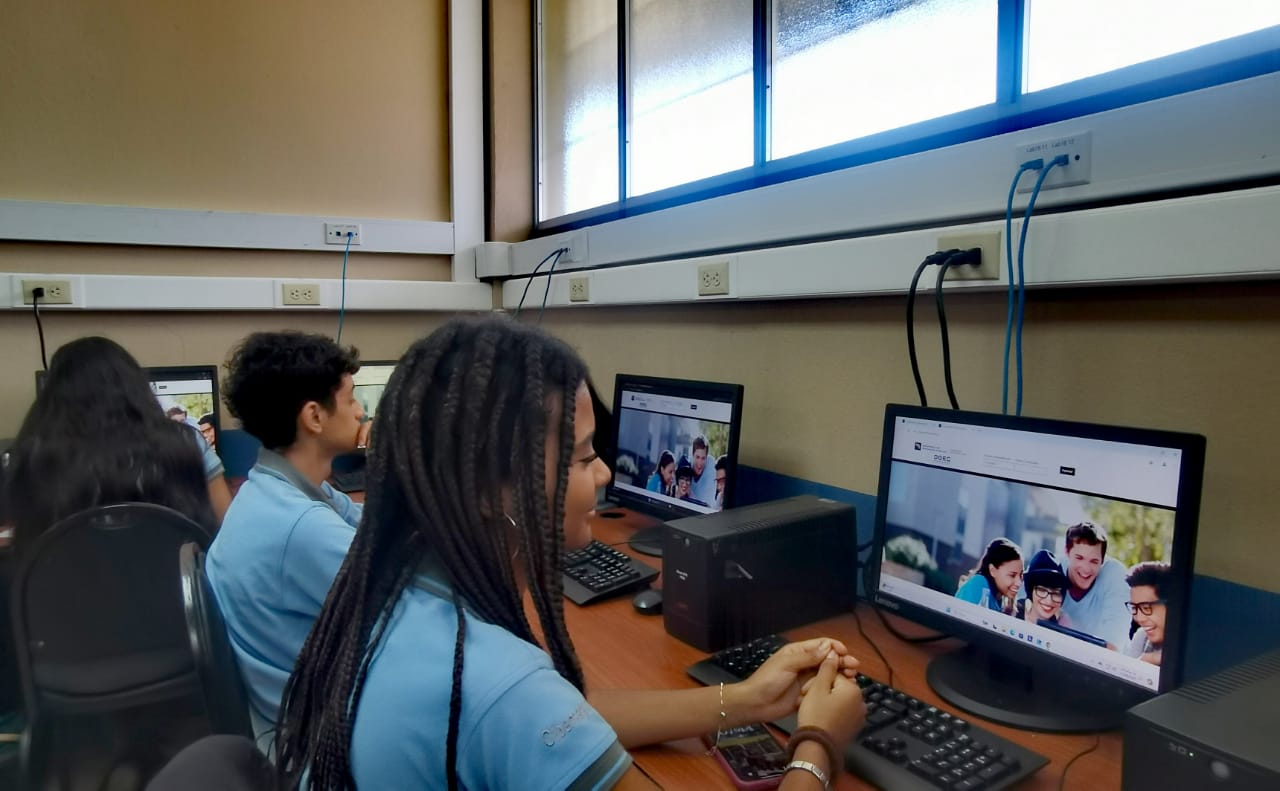 Estudiantes de duodécimo año de colegios técnicos inician Prueba Nacional Estandarizada