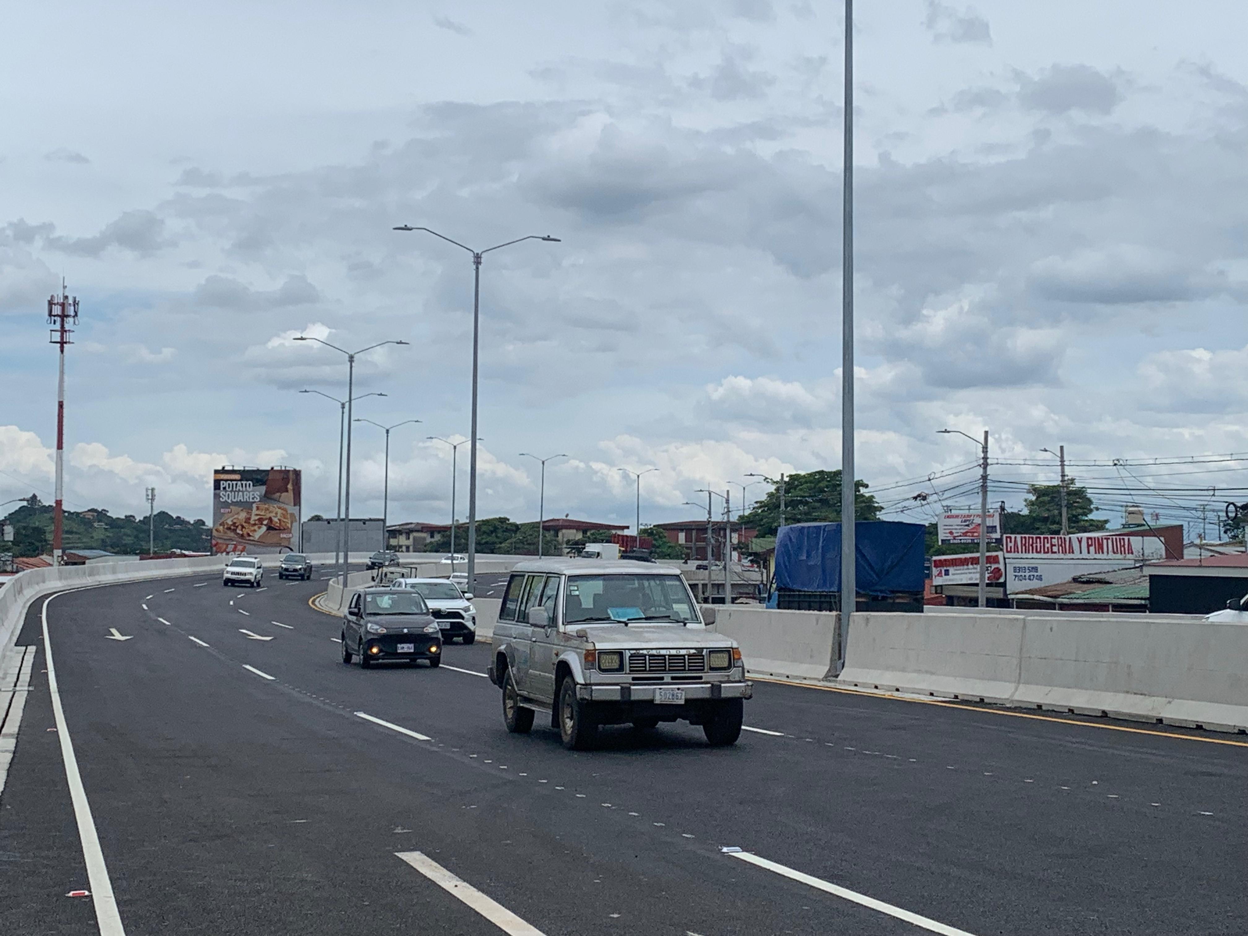 Paso elevado en Hatillos 3 y 4 ya está abierto